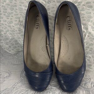 Cliffs by WHITE MOUNTAIN Blue Ballet Flats with Textured Finish